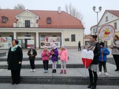 ilustracja do wpisu 
PUCHATKI, KRÓLICZKI, KŁAPOUSZKI, MĄDRE SÓWKI - uroczystość pod pomnikiem J. Piłsudskiego