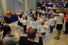 ilustracja do wpisu 
TYGRYSKI - pasowanie na przedszkolaka oraz występ pt. ,, Mały przedszkolak wielkim patriotą"