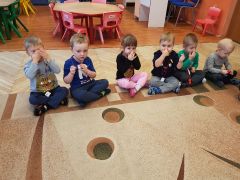 ilustracja do wpisu 
MALEŃSTWA - zabawy z gwizdkiem