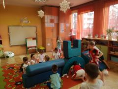 ilustracja do wpisu 
MĄDRE SÓWKI, KŁAPOUSZKI - bitwa na śnieżki