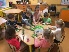 ilustracja do wpisu 
MĄDRE SÓWKI - choinka praca przestrzenna