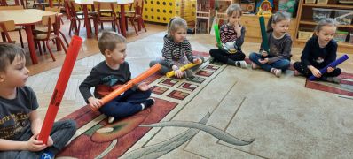 ilustracja do wpisu 
KRÓLICZKI - grają na Bum Bum Rurkach