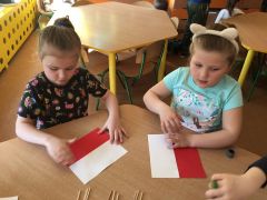 ilustracja do wpisu 
MĄDRE SÓWKI - flaga Polski