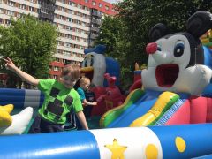 ilustracja do wpisu 
MĄDRE SÓWKI - zabawy na dmuchanym placu zabaw