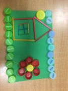 ilustracja do wpisu 
KŁAPOUSZKI - układanki z patyczków i plastikowych nakrętek