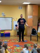 ilustracja do wpisu 
KŁAPOUSZKI - spotkanie z mistrzem olimpijskim p. Wojciechem Nowickim