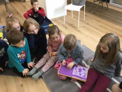 ilustracja do wpisu 
KŁAPOUSZKI - jak pokonać potwory książkowe