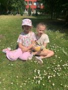 ilustracja do wpisu 
KŁAPOUSZKI - zabawy w ogrodzie przedszkolnym