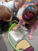 Dzieci podczas zajęć.