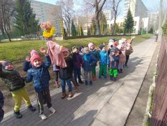 Pochód z Marzanną przez osiedle.