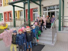 Dzieci z Marzanną i Gaikiem.