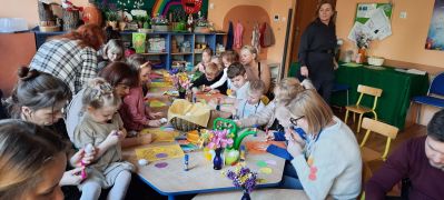 Dzieci w trakcie występu artystycznego