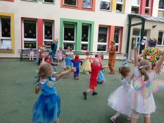 ilustracja do wpisu 
Dyskoteka w ogrodzie