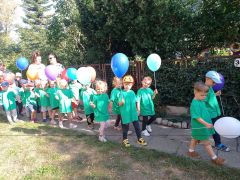 Dzieci podczas marszu