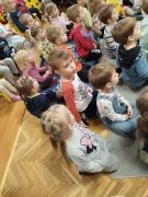 dzieci na publiczności