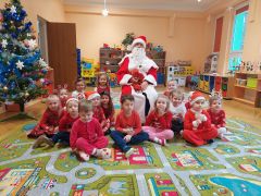 Zdjęcie grupowe z Mikołajem 