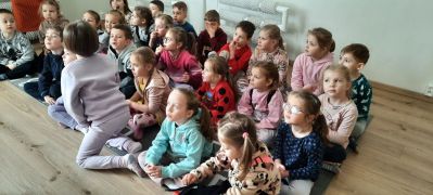 Mądre Sówki i Króliczki w bibliotece