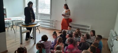 Mądre Sówki i Króliczki w bibliotece