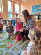 Mama Misi rozmawia z dziećmi