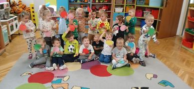 Zdjęcie grupowe Maleństw podczas Dnia Kropki