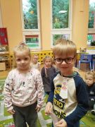 Tygryski pozują do zdjęcia