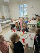 Puchatki wykonują odlewy z gipsu