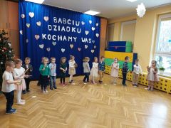 Puchatki grają na instrumentach 