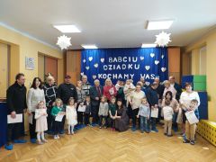 Zdjęcie grupowe z Dziadkami